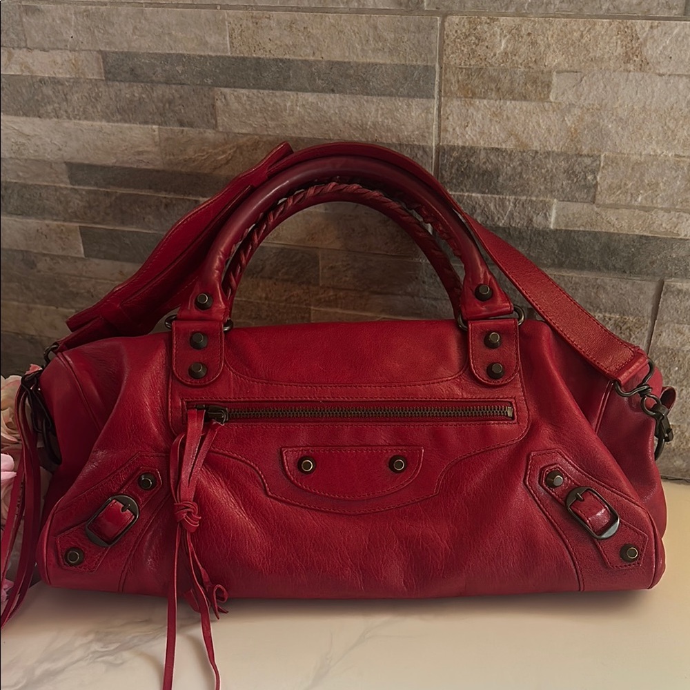 💯Authentic Balenciaga Twiggy Handbag
Motorcycle Moto Bag City Red Leather.